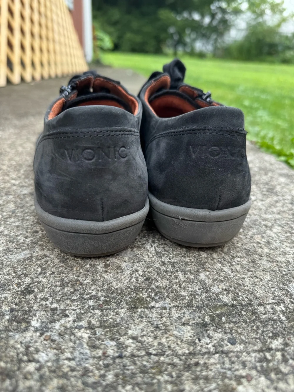 Vionic Abigail Black Nubuck Suede Weather Resistant Sneakers Size 10 ✨